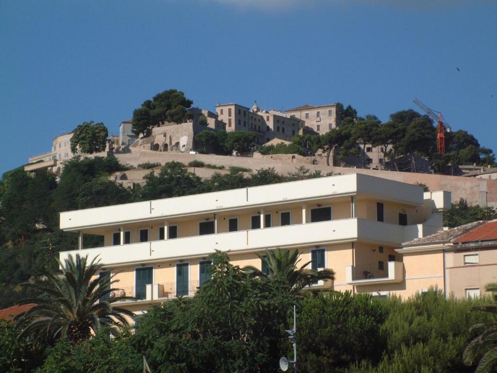 Hotel Capital Cupra Marittima Exterior foto